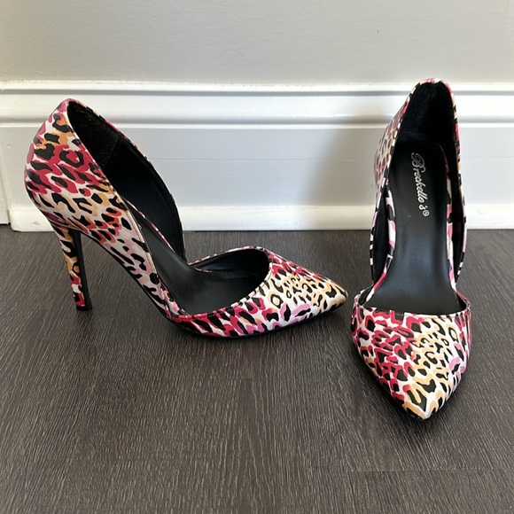 Breckelle’s point toe high heels - Picture 2 of 2